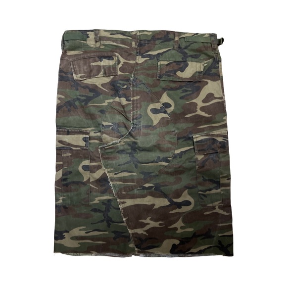 Vintage Jet John Eshaya Camo skirt with Embroidered roses - size 18 - Picture 2 of 2